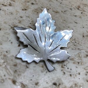 Silver Canadian Maple Leaf Pin Brooch